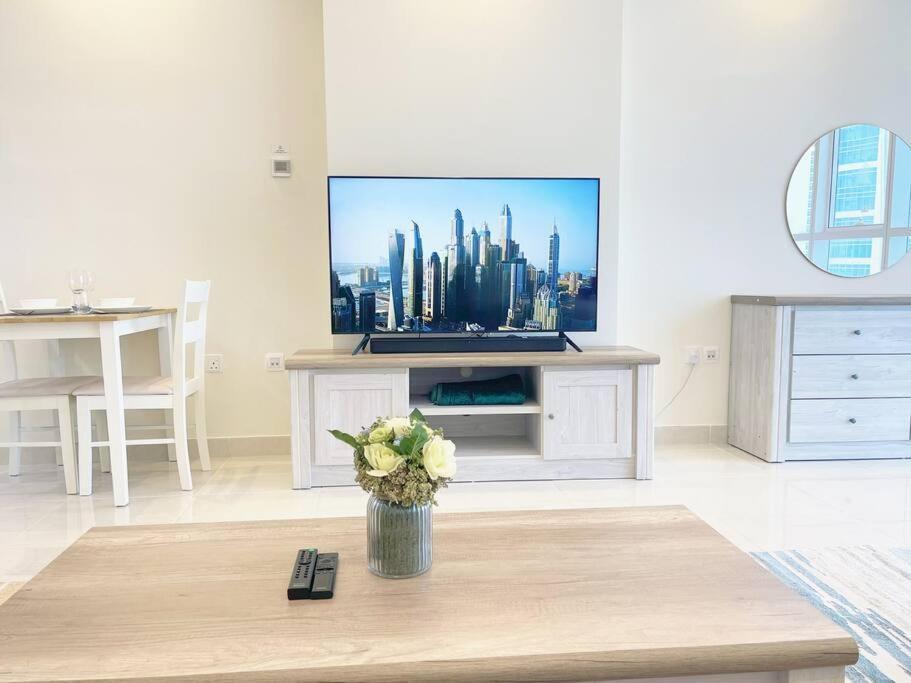Rh- Beautiful Canal View, Cozy Near Metro Station * Dubai