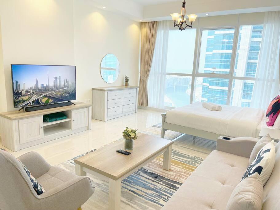 Apartamento Rh- Beautiful Canal View, Cozy Near Metro Station Dubai