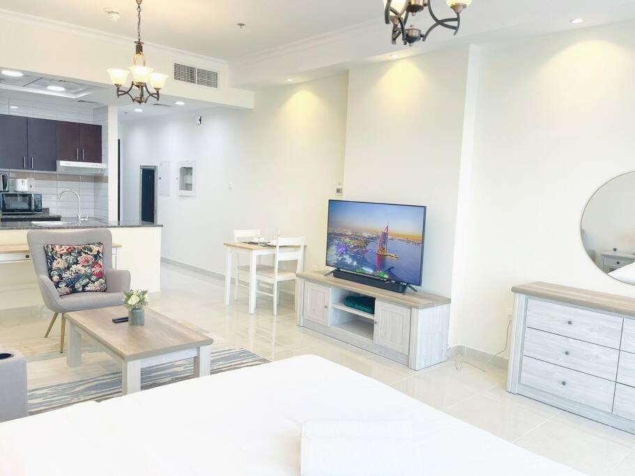 Rh- Beautiful Canal View, Cozy Near Metro Station Dubai