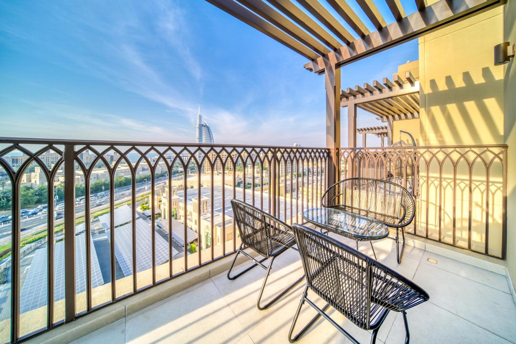Coastal Luxury: 2br Retreat With Sea Views Apartamento