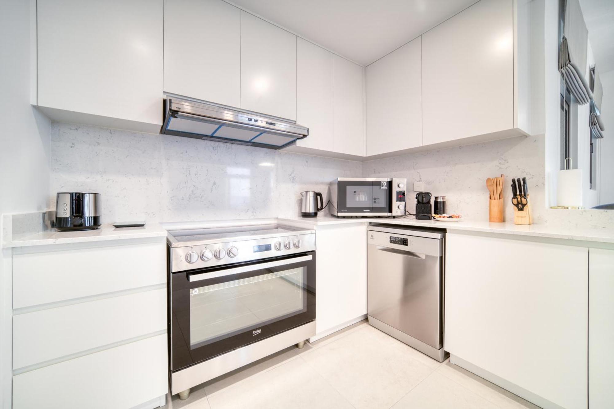 Coastal Luxury: 2br Retreat With Sea Views * Dubai