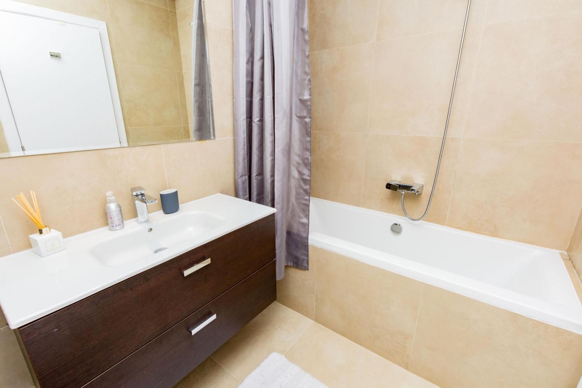 Appartement Vayk - Modern 2bd In The Marina Near Dubaï