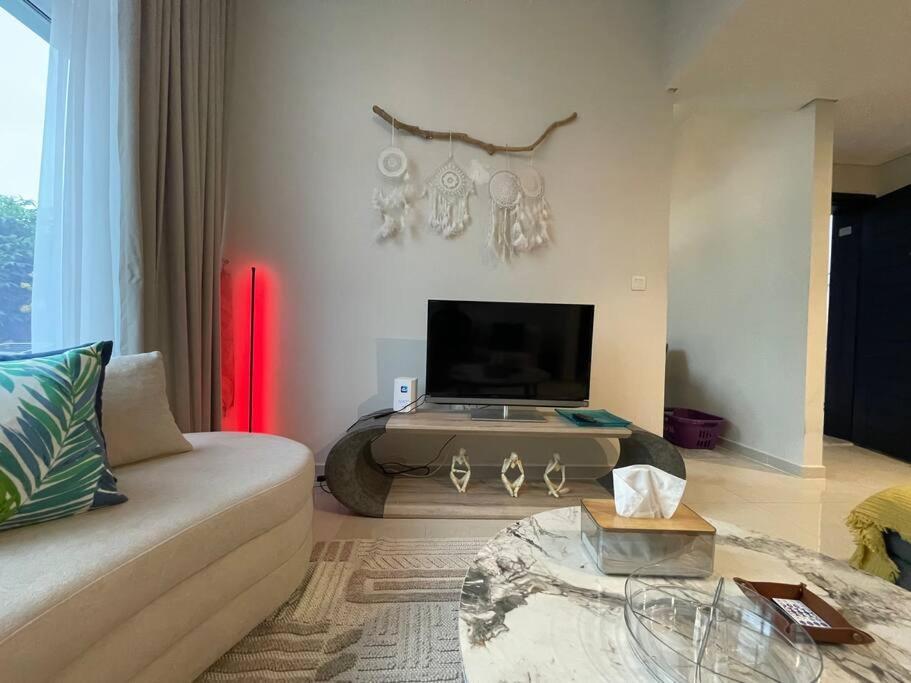 Ashri Hh Bright Apt-damac Hills2 Apartment *