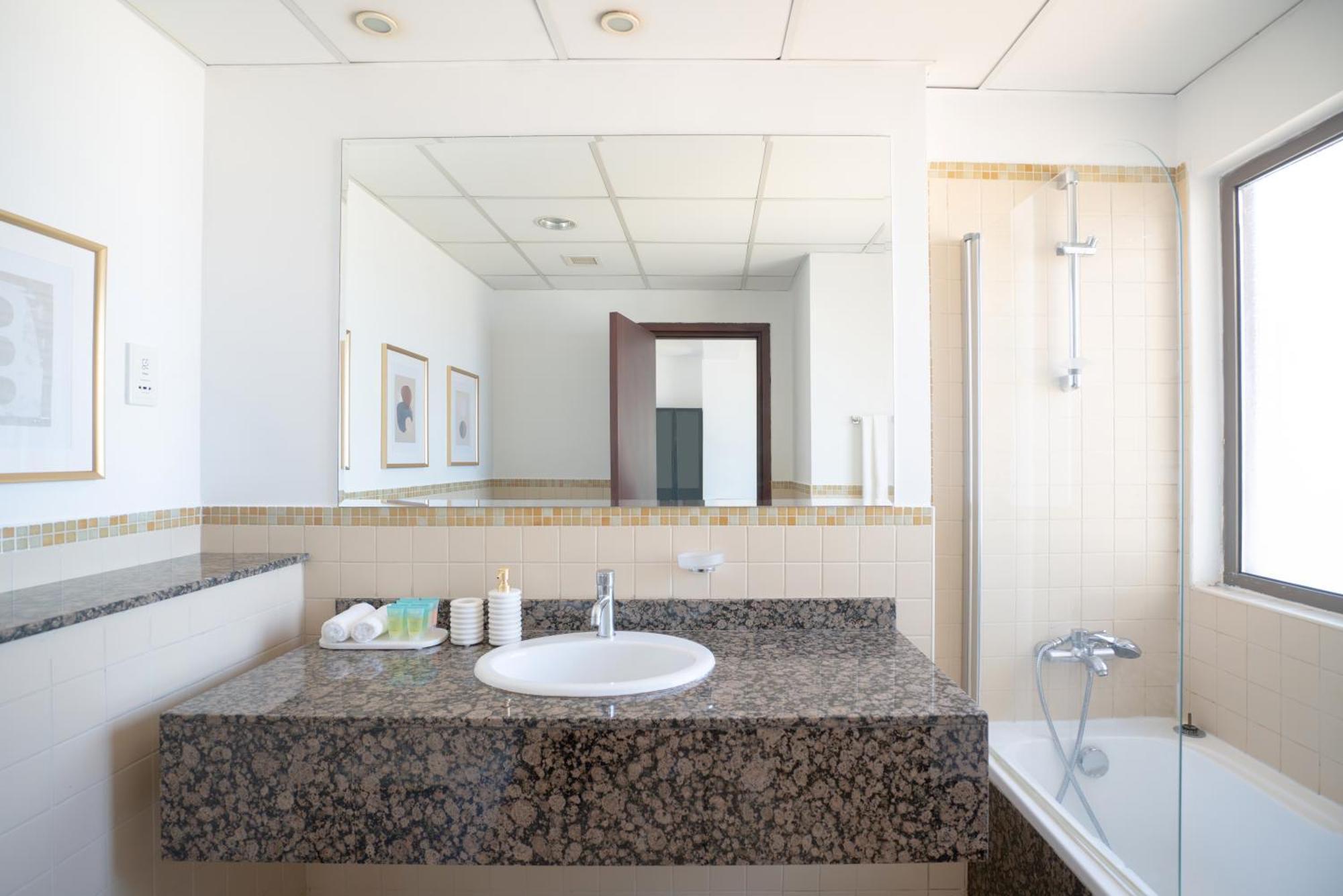 Gma Amwaj 2br Sea View High Floor Appartement *