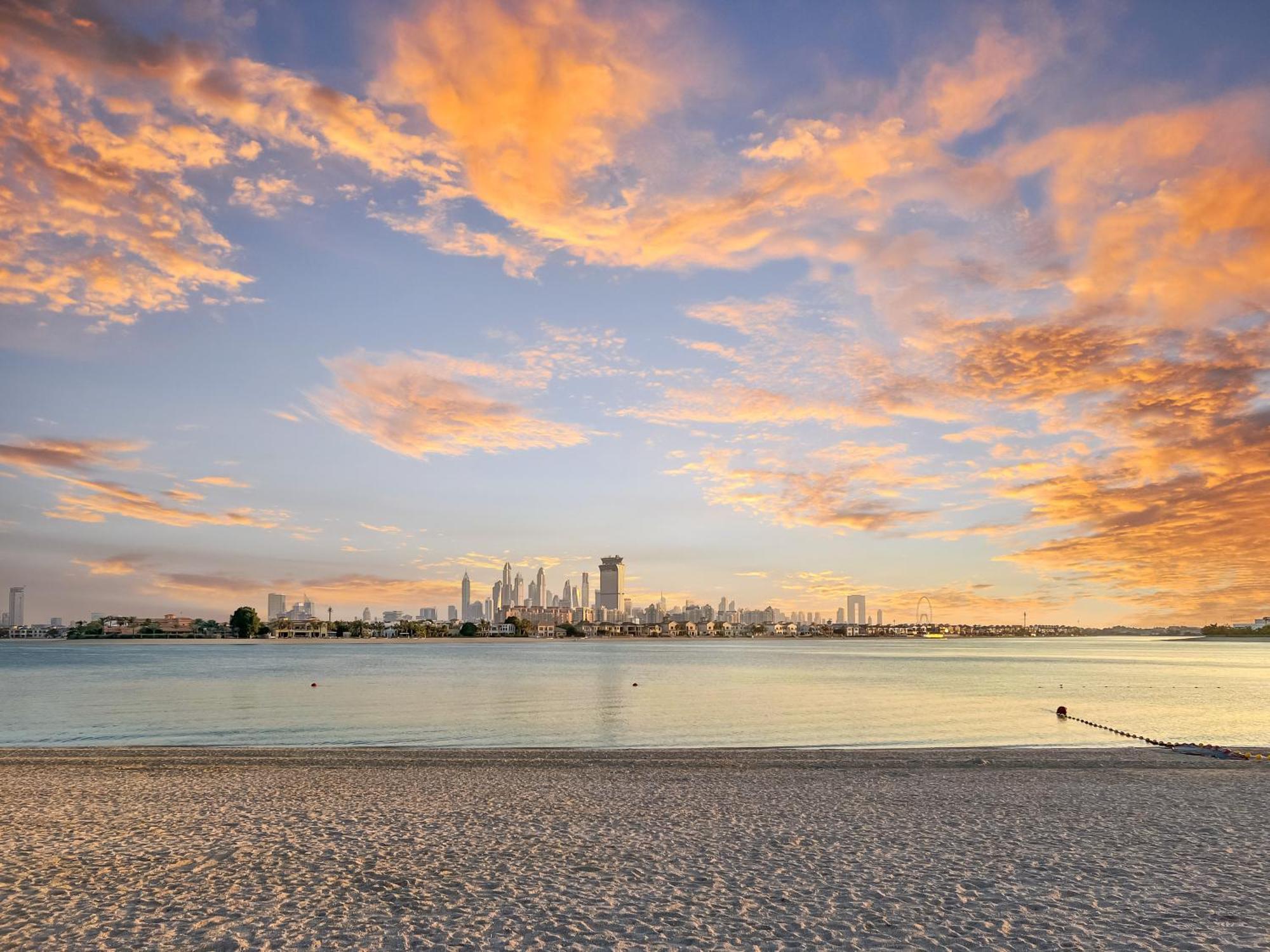 Fam Living - Private Beach Escapes In Palm Jumeirah Apartament Dubai