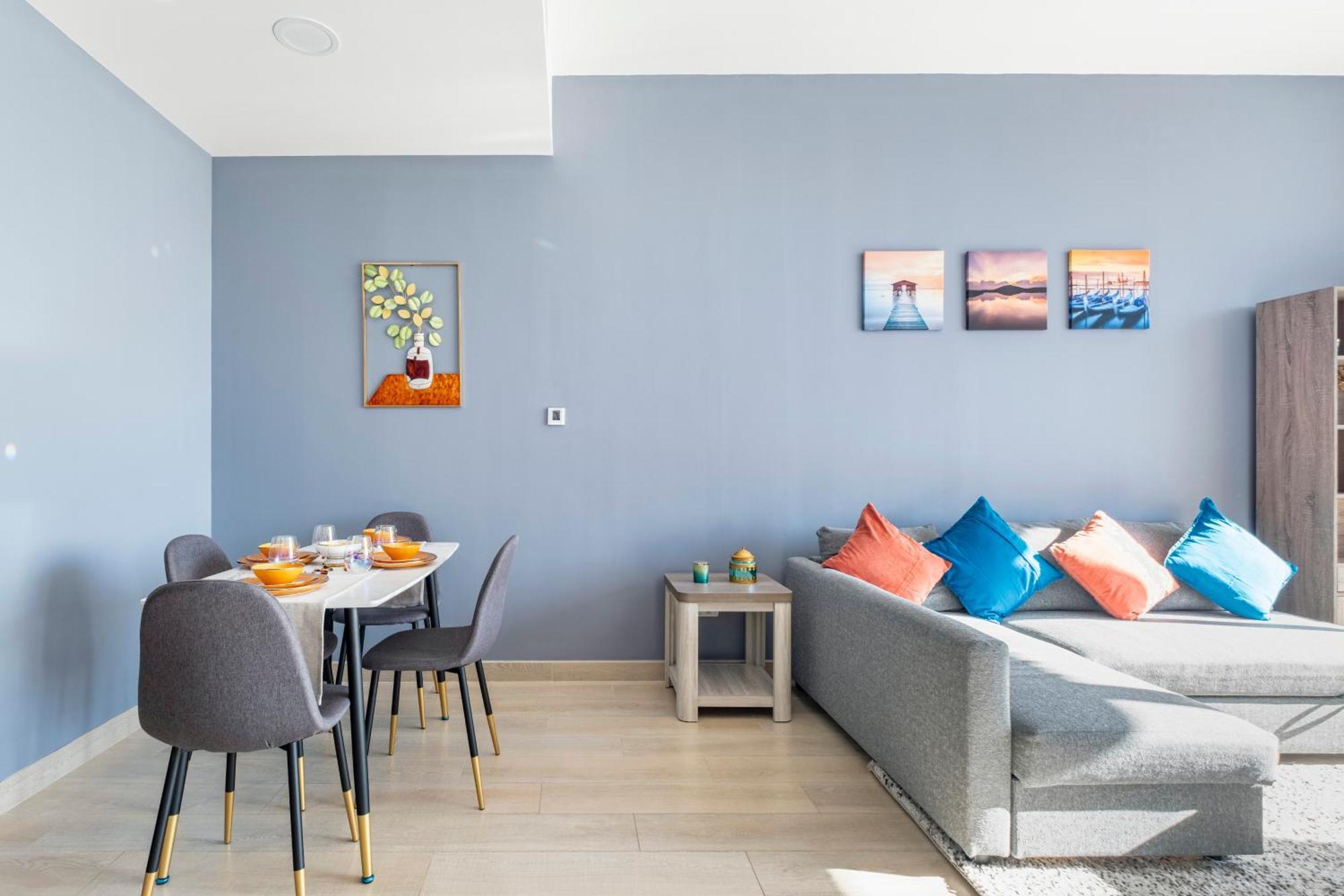Apartamento Dreamland 1br For 4, King Bed, Pool, Sauna, Gym, Free Parking Dubai