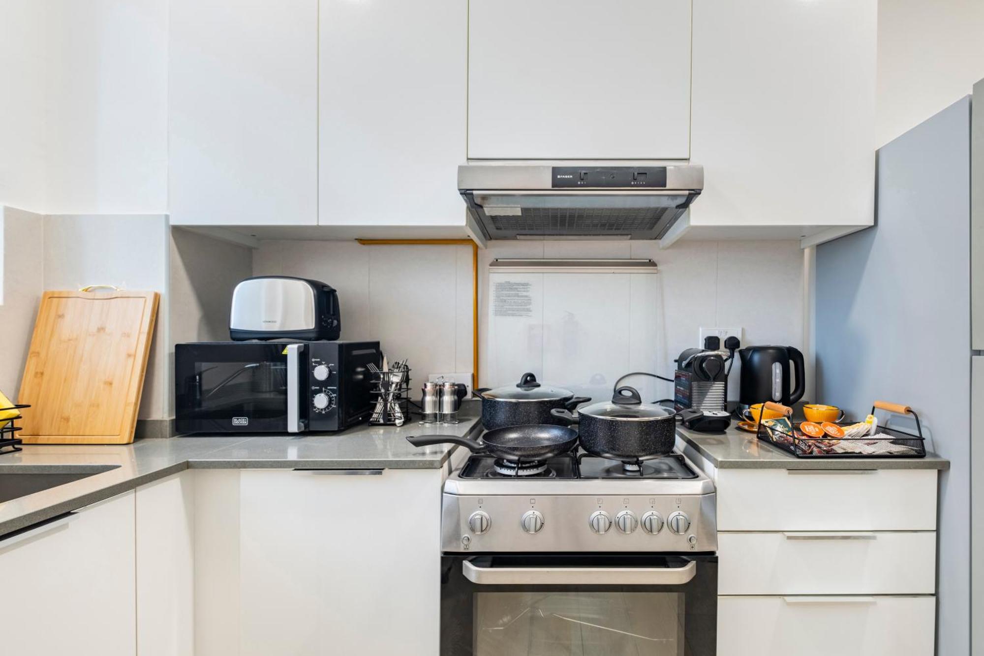 Dreamland 1br For 4, King Bed, Pool, Sauna, Gym, Free Parking Apartamento
