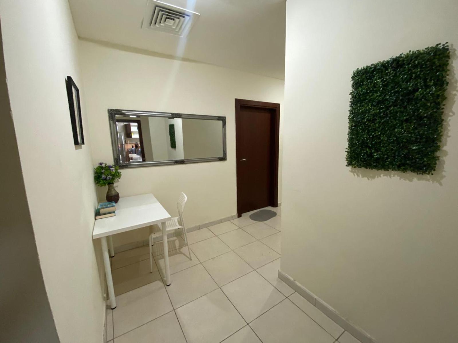 Master With Attach Bathroom Near Mall Of The Emirates Séjour chez l'habitant *