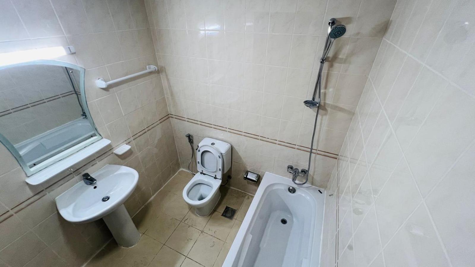 Master With Attach Bathroom Near Mall Of The Emirates * Dubaï