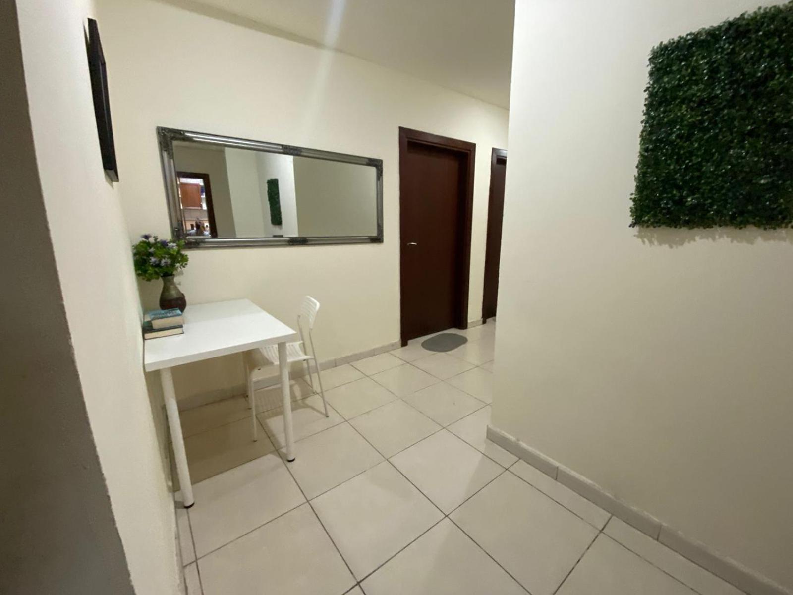 Séjour chez l'habitant Master With Attach Bathroom Near Mall Of The Emirates *