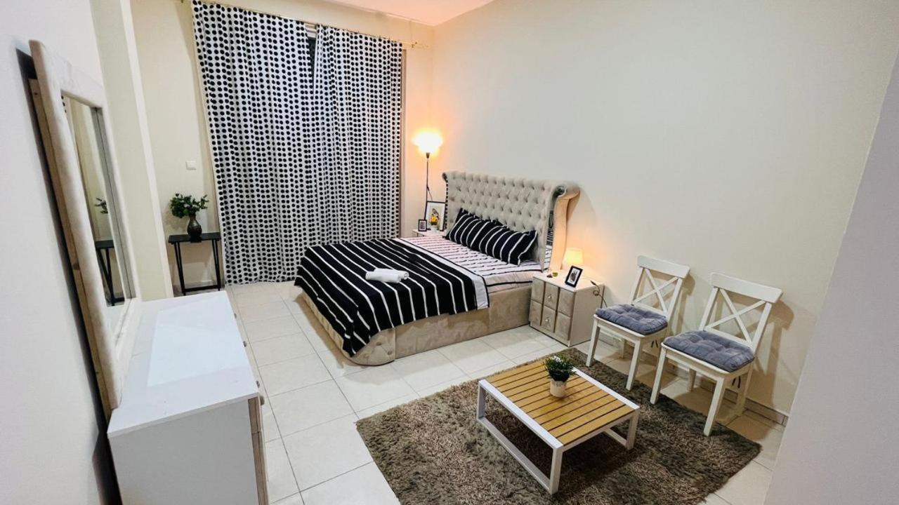 Master With Attach Bathroom Near Mall Of The Emirates Séjour chez l'habitant *