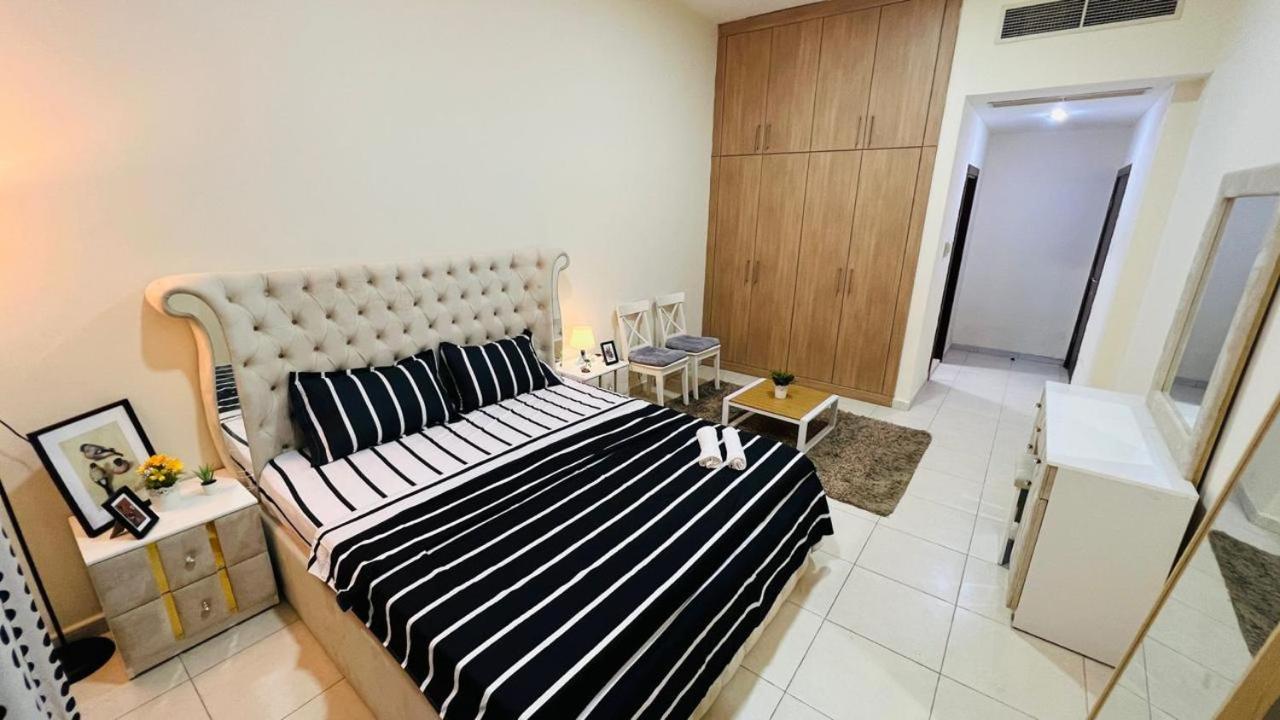 Séjour chez l'habitant Master With Attach Bathroom Near Mall Of The Emirates *