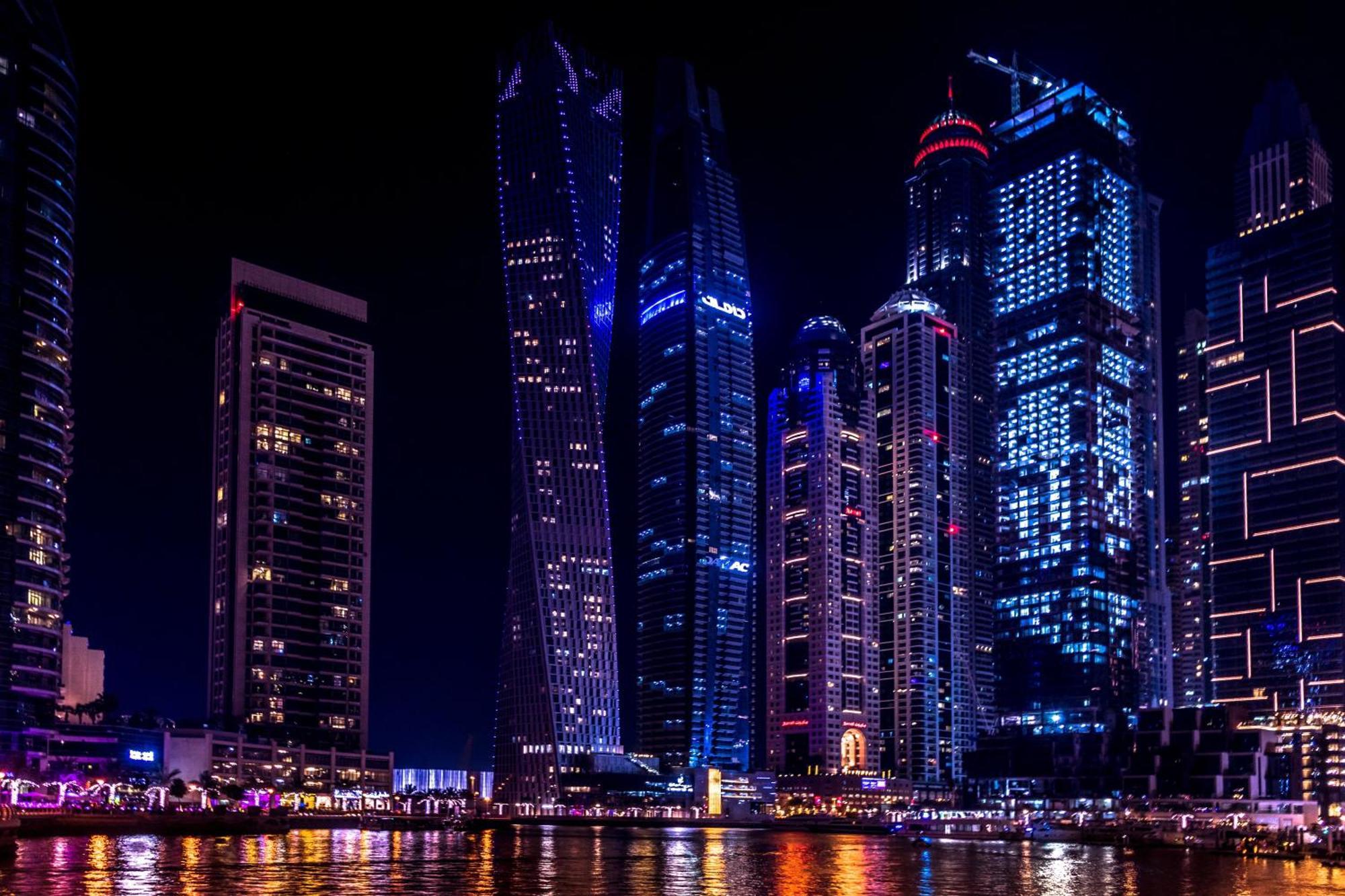 Uae Capsule 5 Min Walkable From Sharaf Dg Metro *