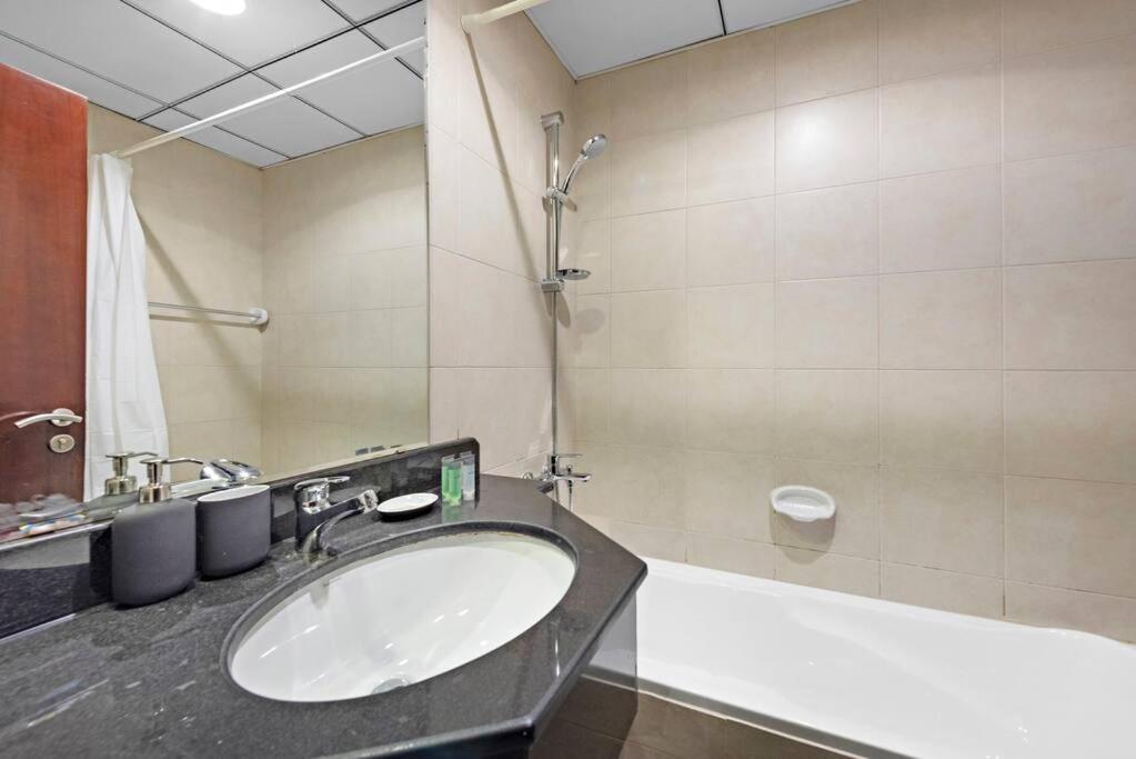 Stonetree - Cozy Furnished In Icon 2 Dubaï