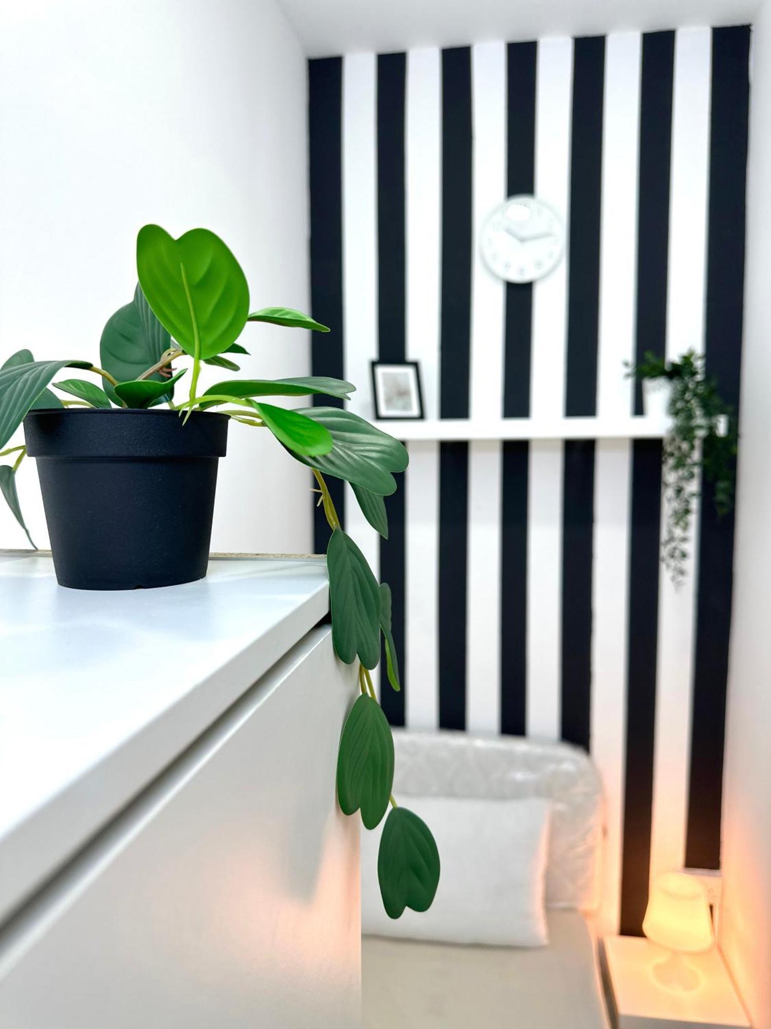 Striped Partition In Barsha 1 Near Mall Of The Emirates Privatunterkunft *