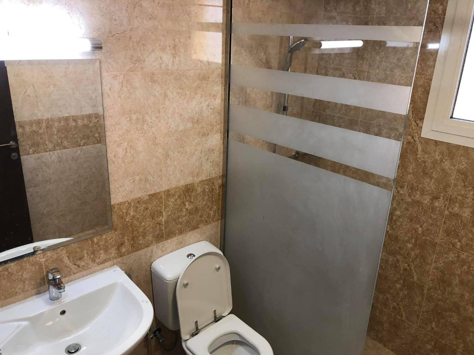 Striped Partition In Barsha 1 Near Mall Of The Emirates Privatunterkunft *