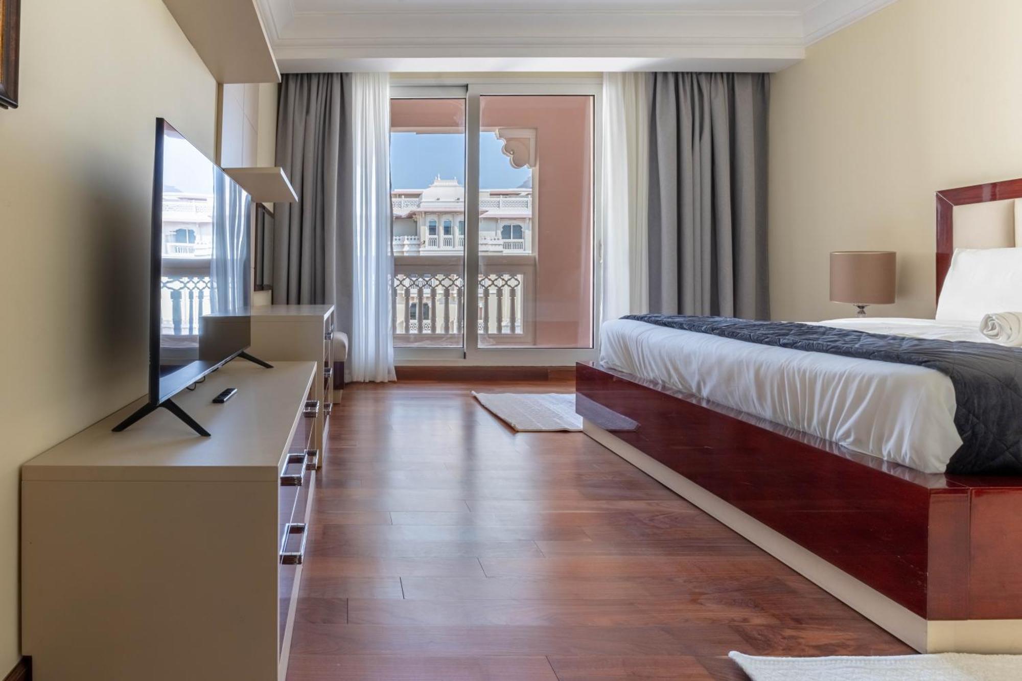 Appartement Spacious 2-bedroom Beachfront With Pool Dubai