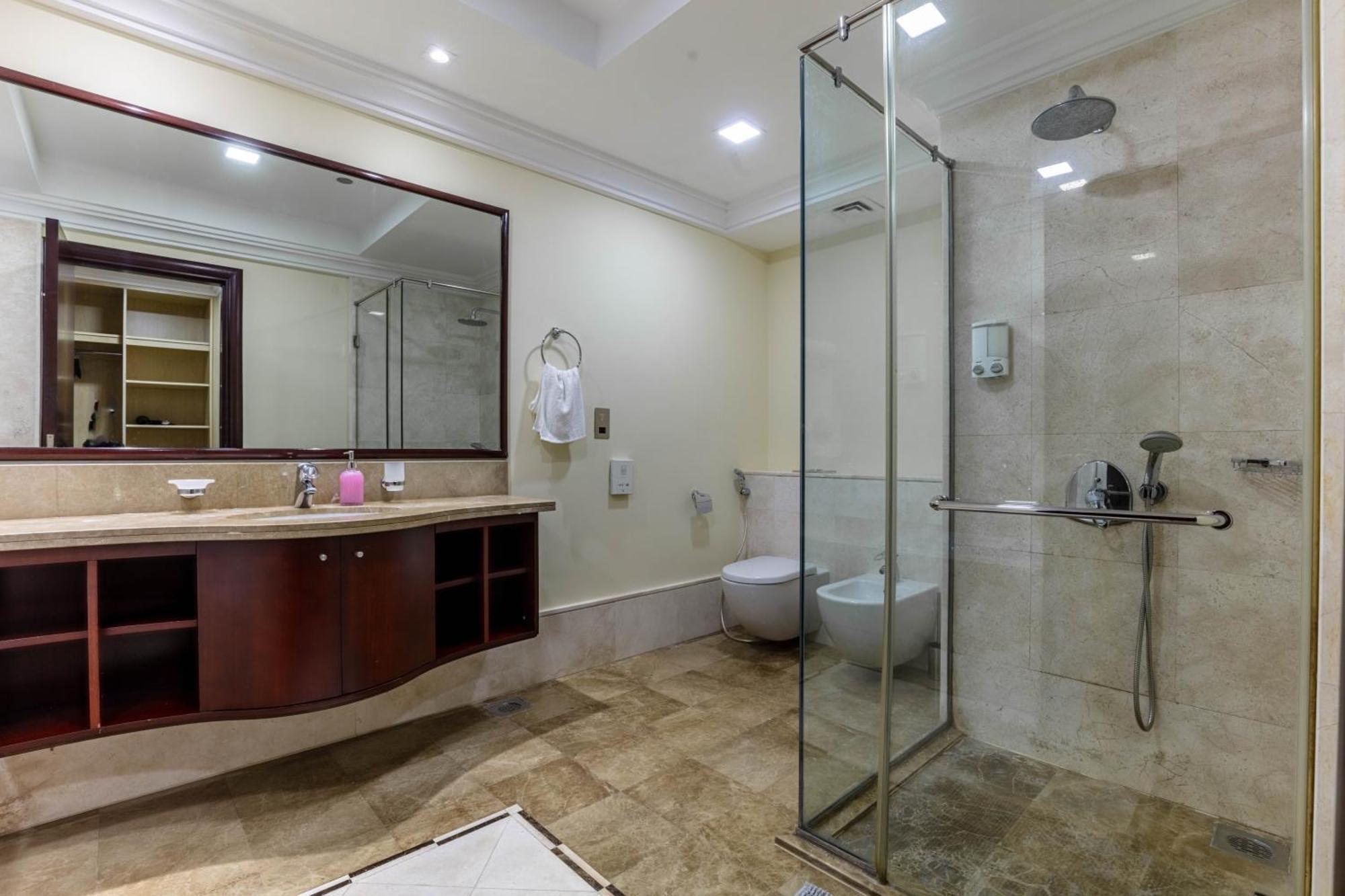 Appartement Spacious 2-bedroom Beachfront With Pool Dubai