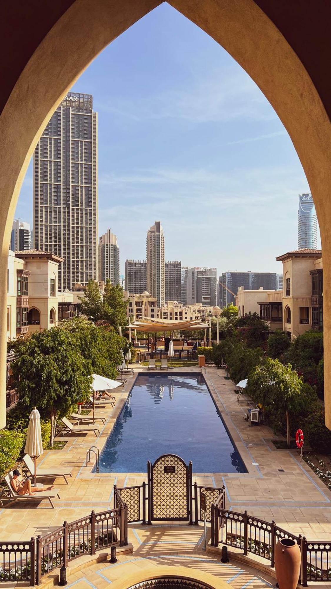 Luxurious Unique 2 Bed With Private Jacuzzi & Garden - Connected To Souk Al Bahar - Mall Dubai