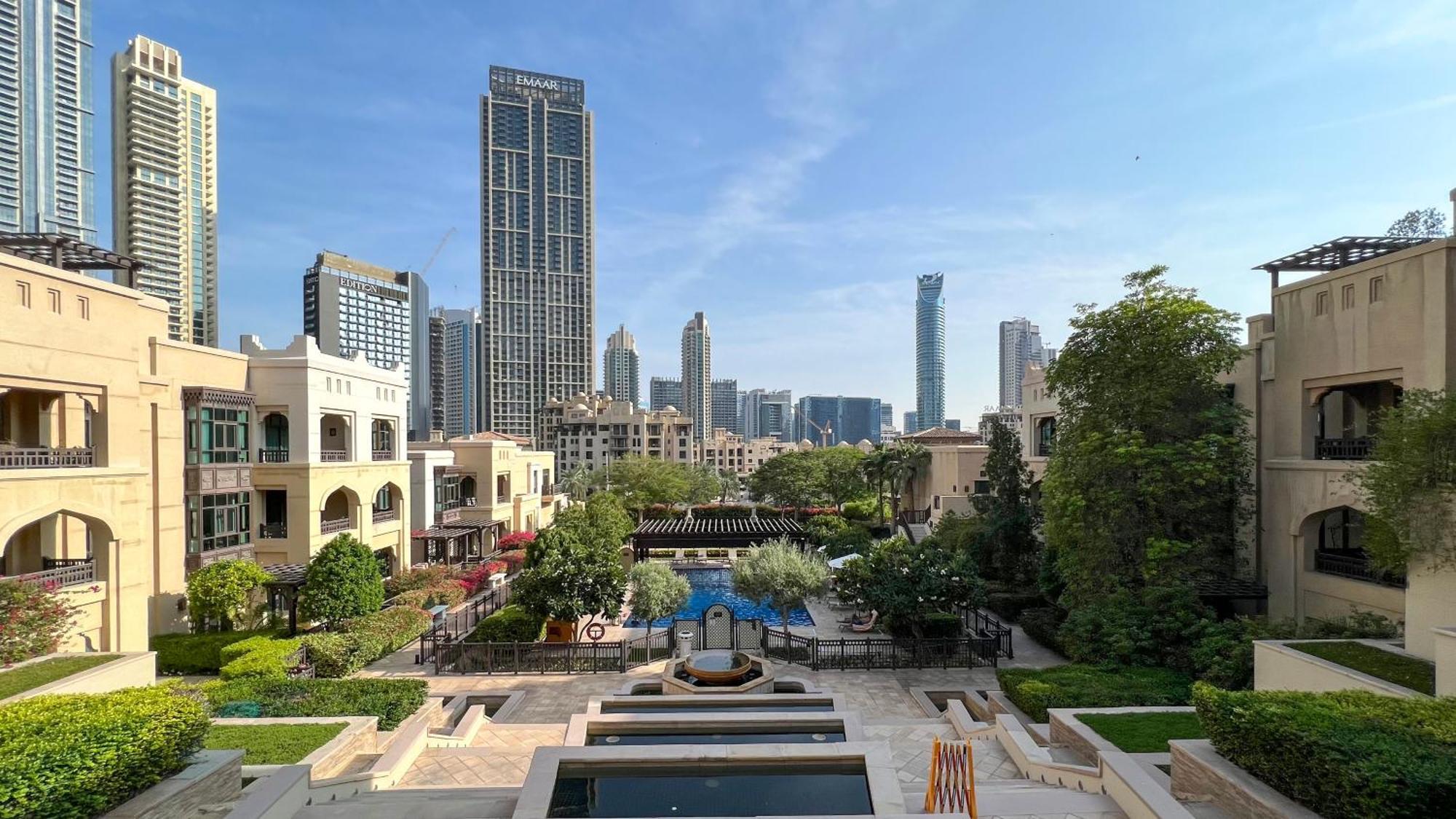 Luxurious Unique 2 Bed With Private Jacuzzi & Garden - Connected To Souk Al Bahar - Mall