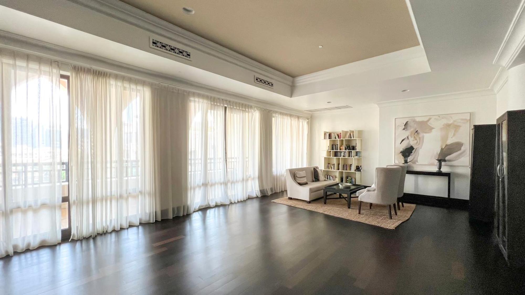 Luxurious Unique 2 Bed With Private Jacuzzi & Garden - Connected To Souk Al Bahar - Mall Apartament Dubai