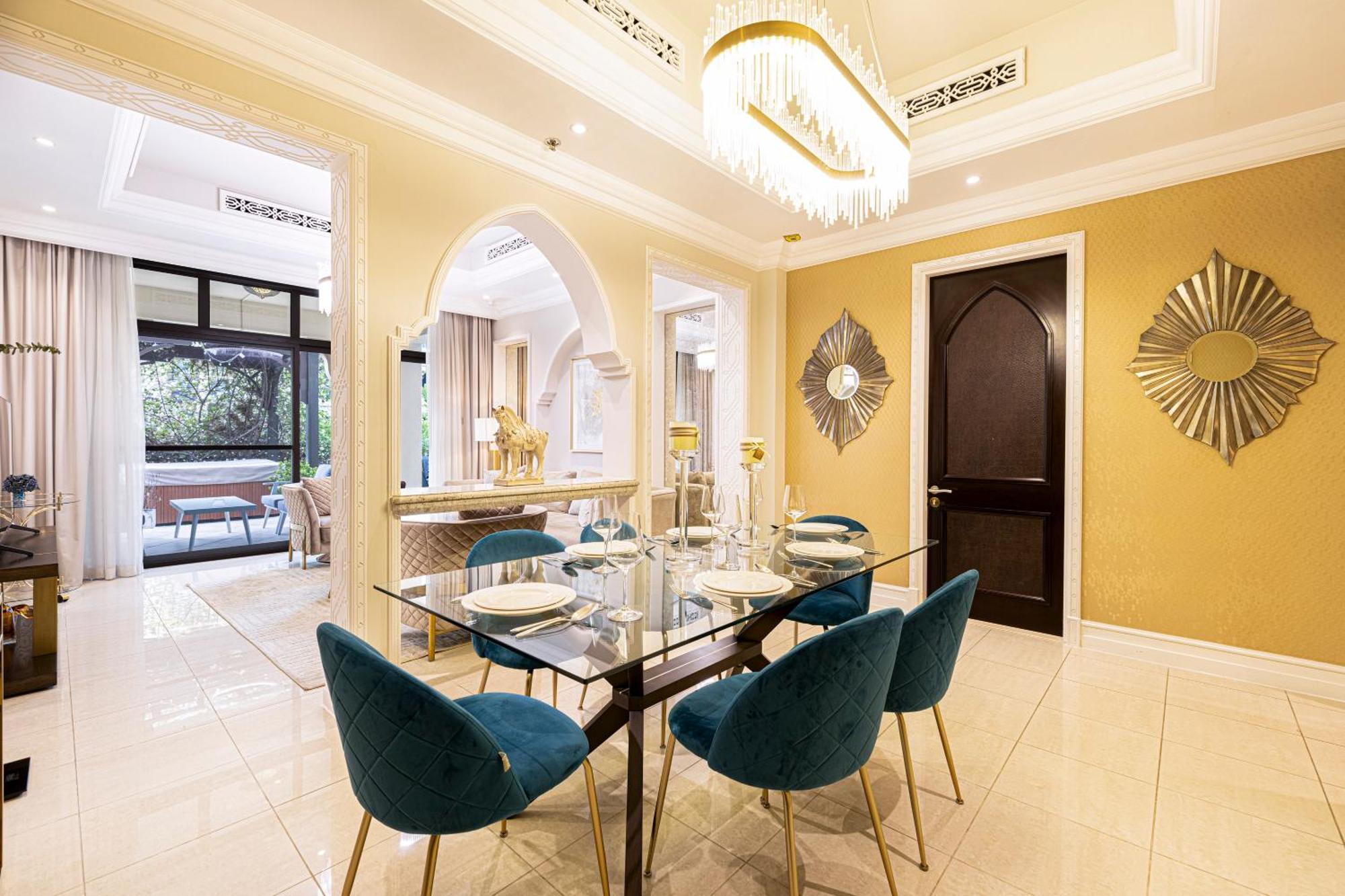 Luxurious Unique 2 Bed With Private Jacuzzi & Garden - Connected To Souk Al Bahar - Mall Apartament