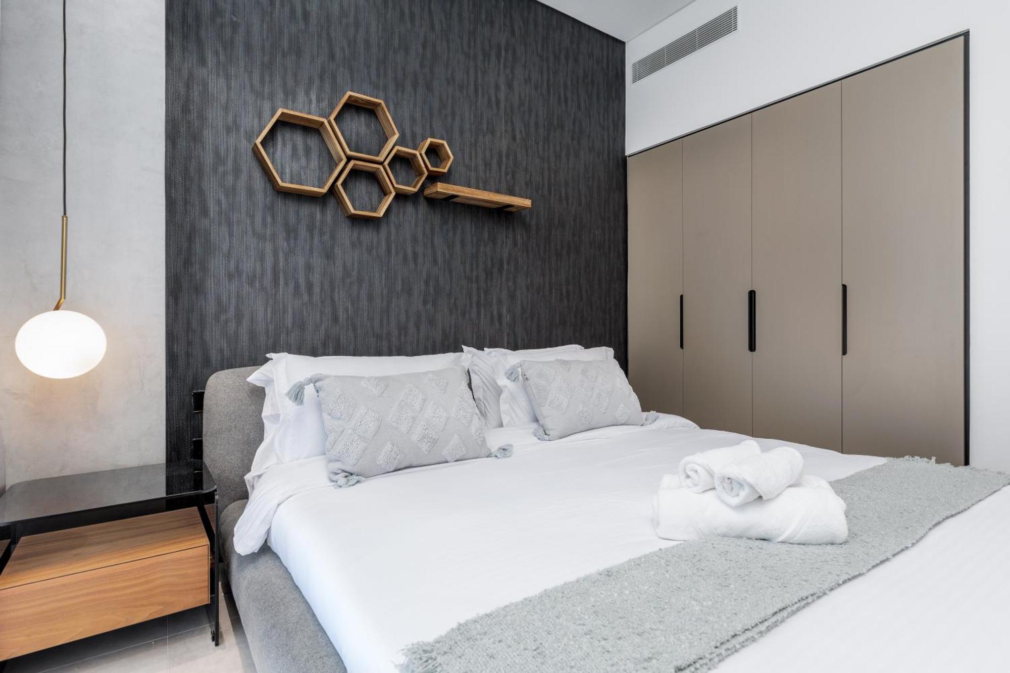 Waves Homes - 15 Northside, Tower 1, Two Bedroom Lägenhet