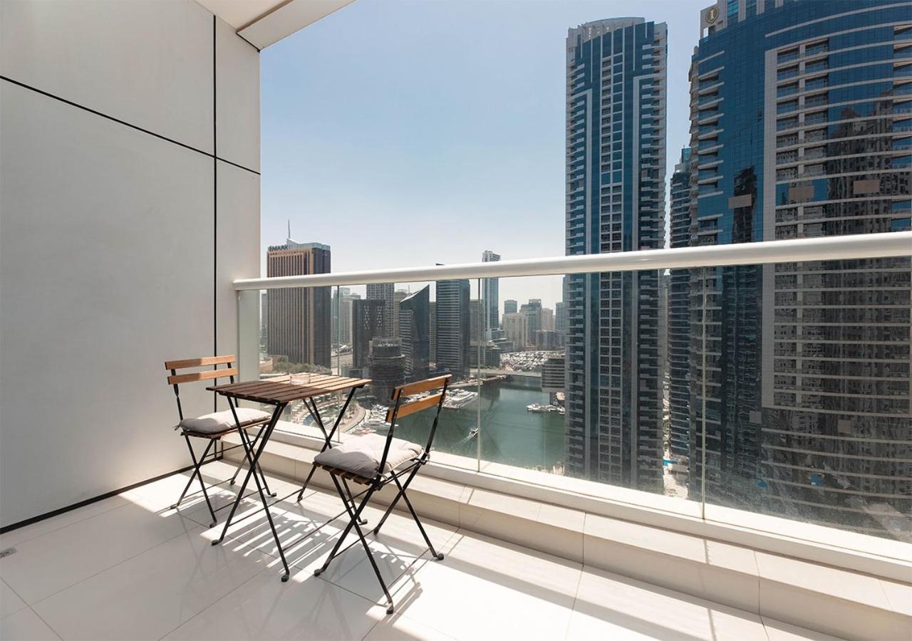 Stylish Space With Balcony Facing The Marina! *