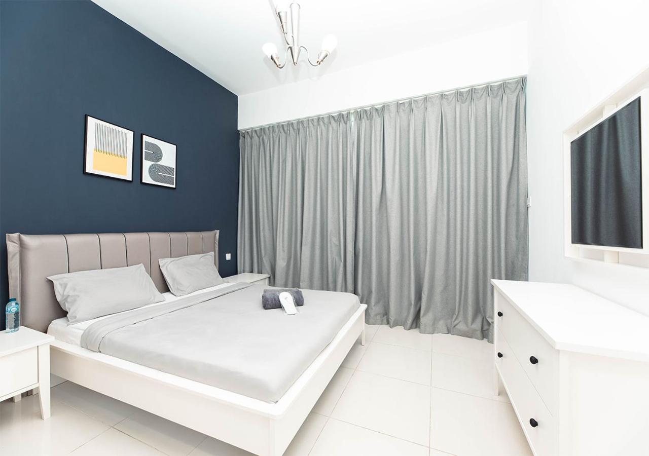 Apartment Stylish Space With Balcony Facing The Marina! Dubai