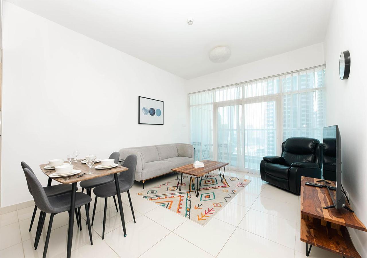 Apartment Stylish Space With Balcony Facing The Marina! *