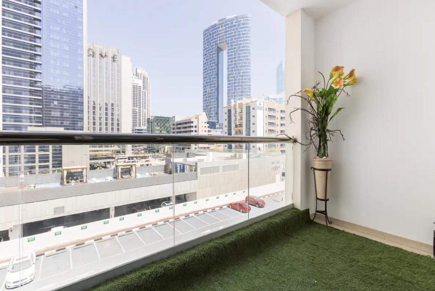 50% Off Summer Offert, W/ Balcony & Pool View Dubái