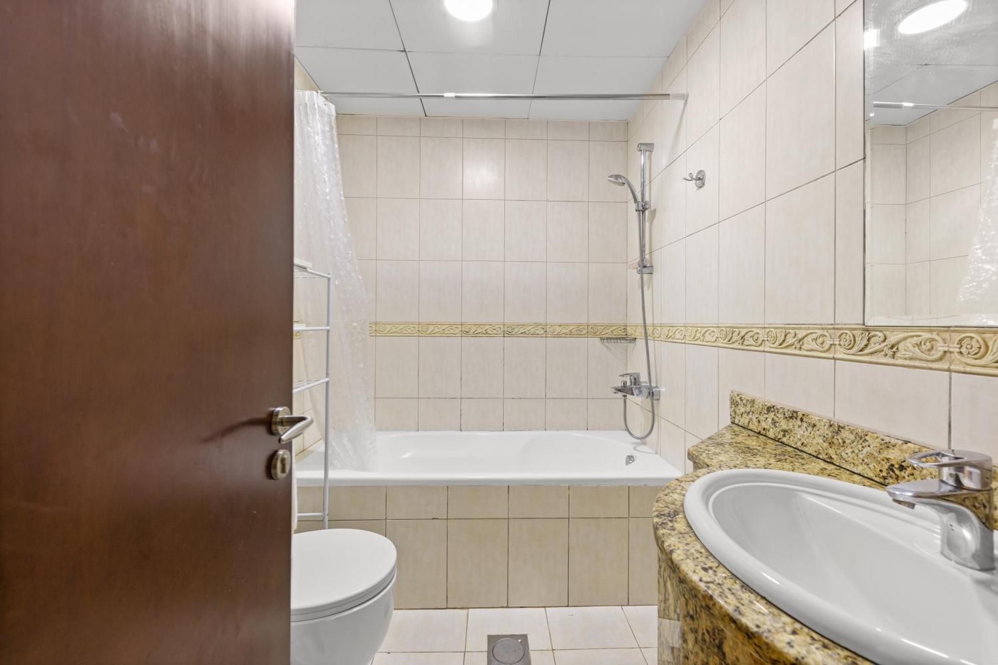 Spectacular 2 Bedroom Marina Sea Views Apartament