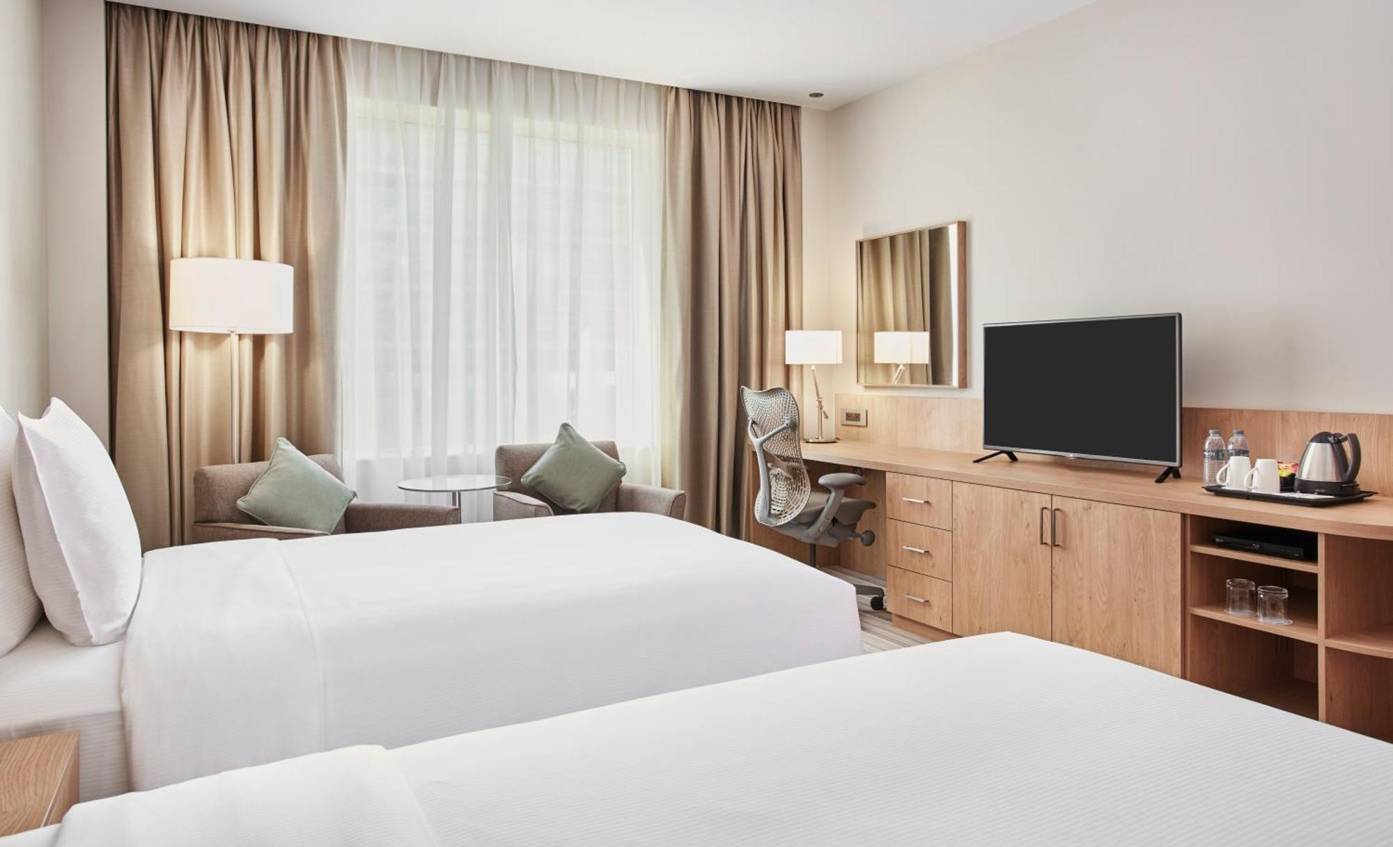 Hilton Garden Dubai, Mall Avenue 4*