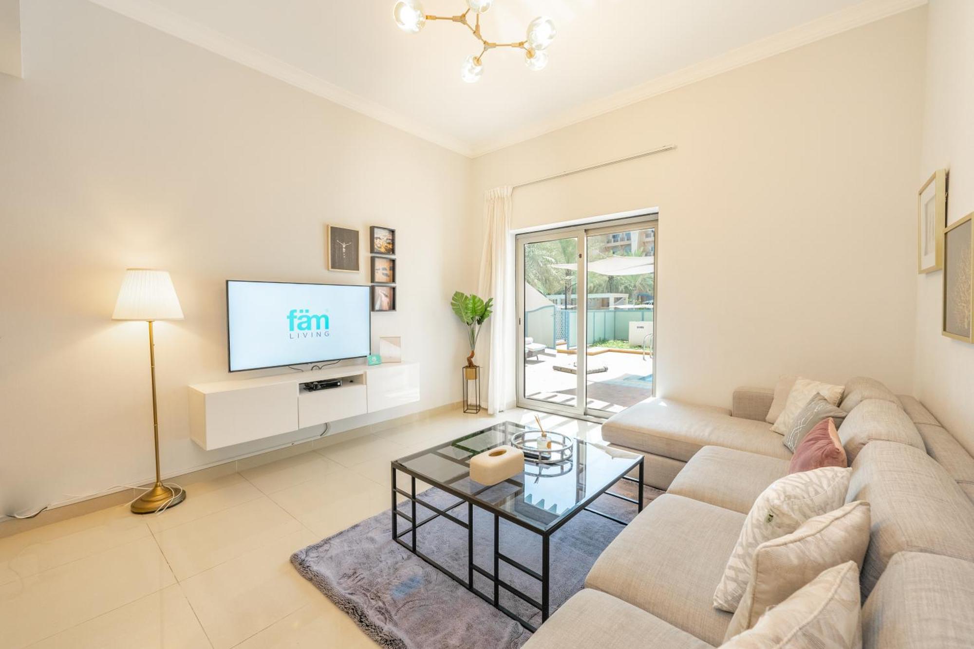 Fam Living - Private Beach Escapes In Palm Jumeirah Apartament