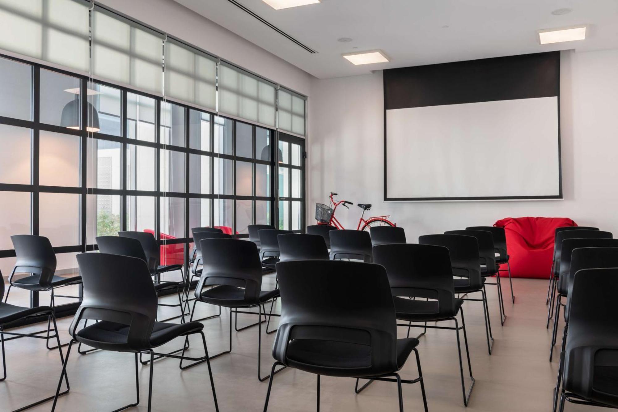Radisson Red Silicon Oasis 4* Dubái