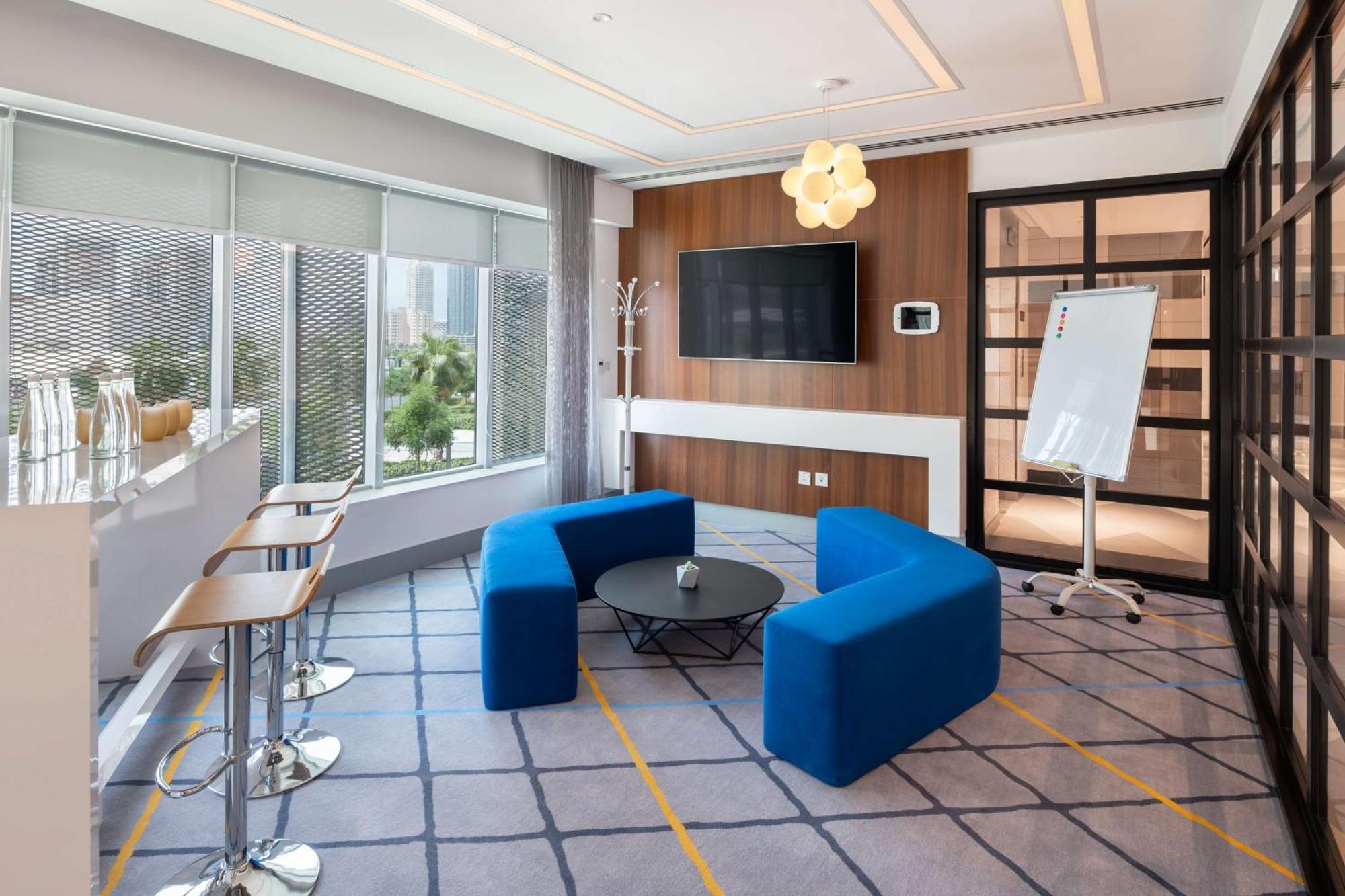 Hotel Radisson Red Silicon Oasis Dubái