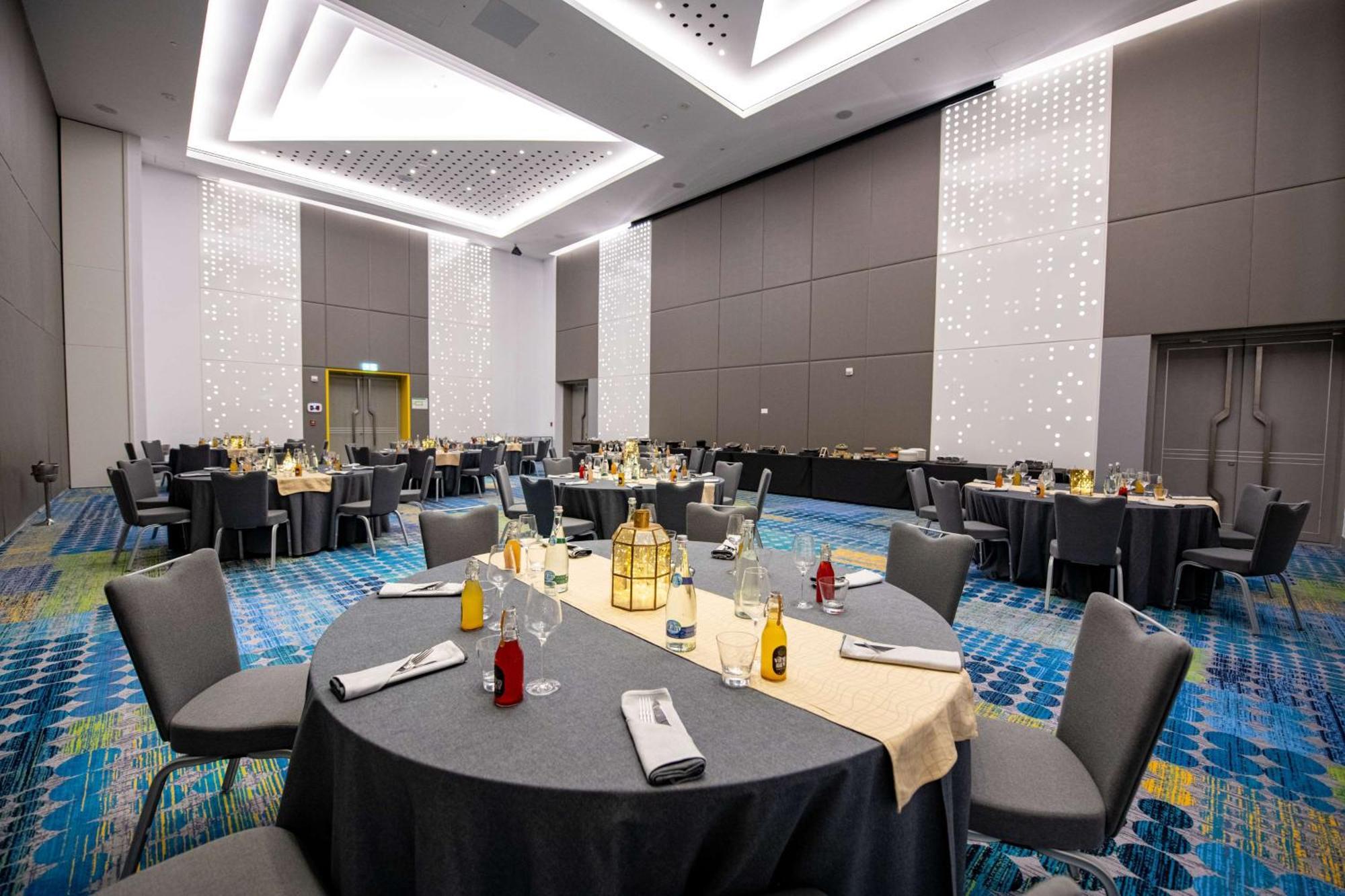 Radisson Red Silicon Oasis Dubái