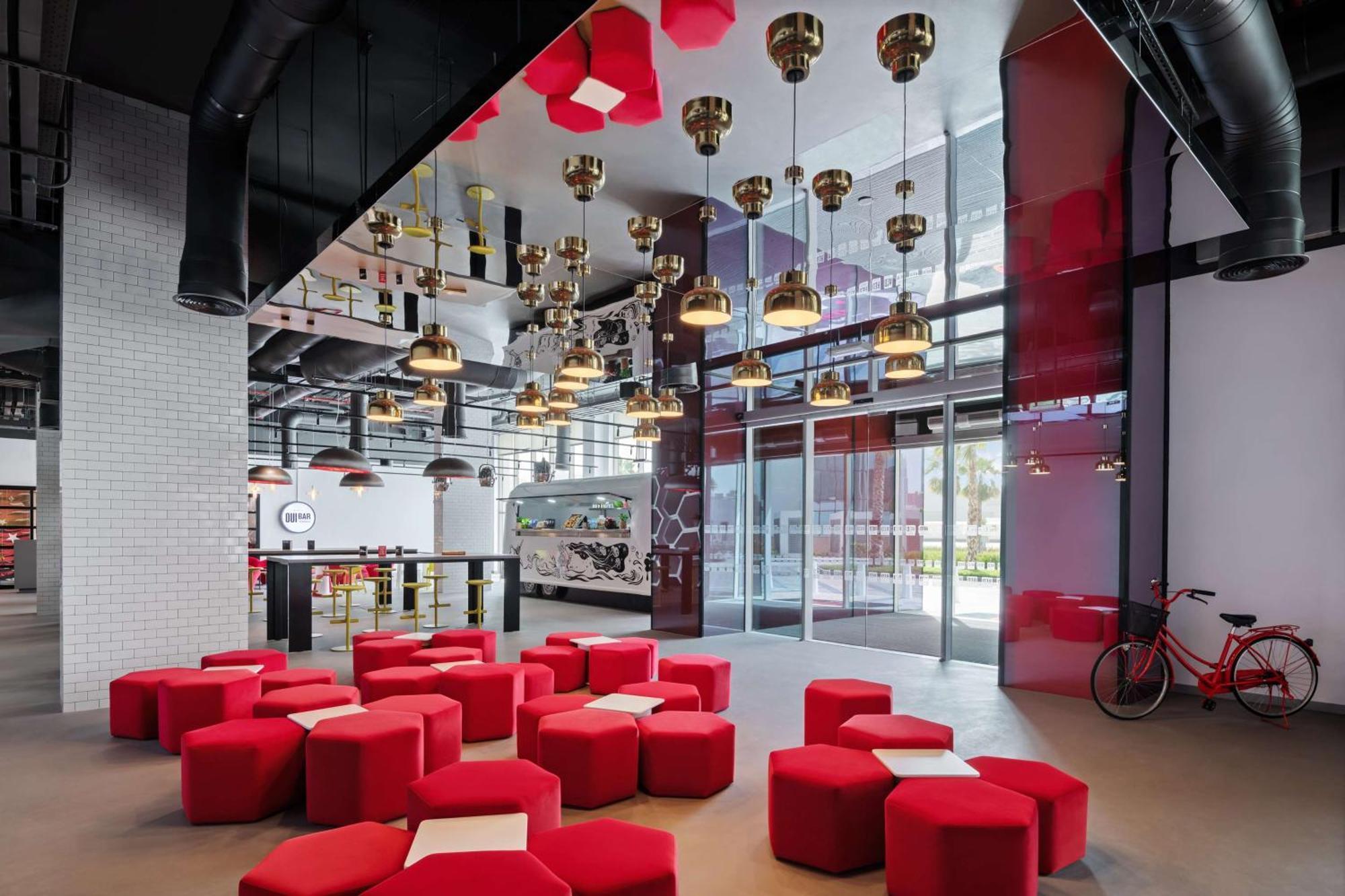 Hotel Radisson Red Silicon Oasis Dubái