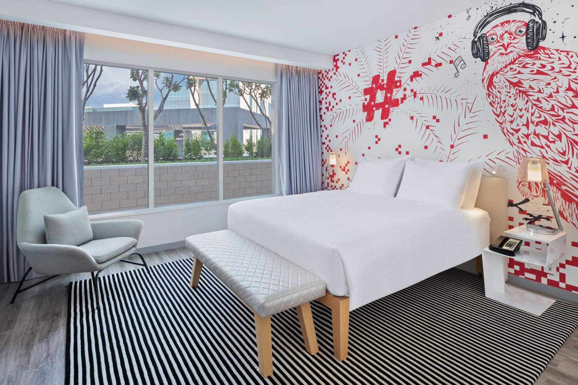 Radisson Red Silicon Oasis Hotel Dubái