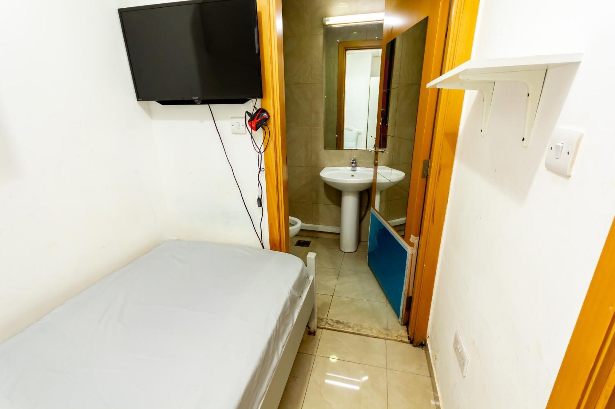 Apartment Budget With Private Bathroom For 'girls' Only In Dubai, Marina *