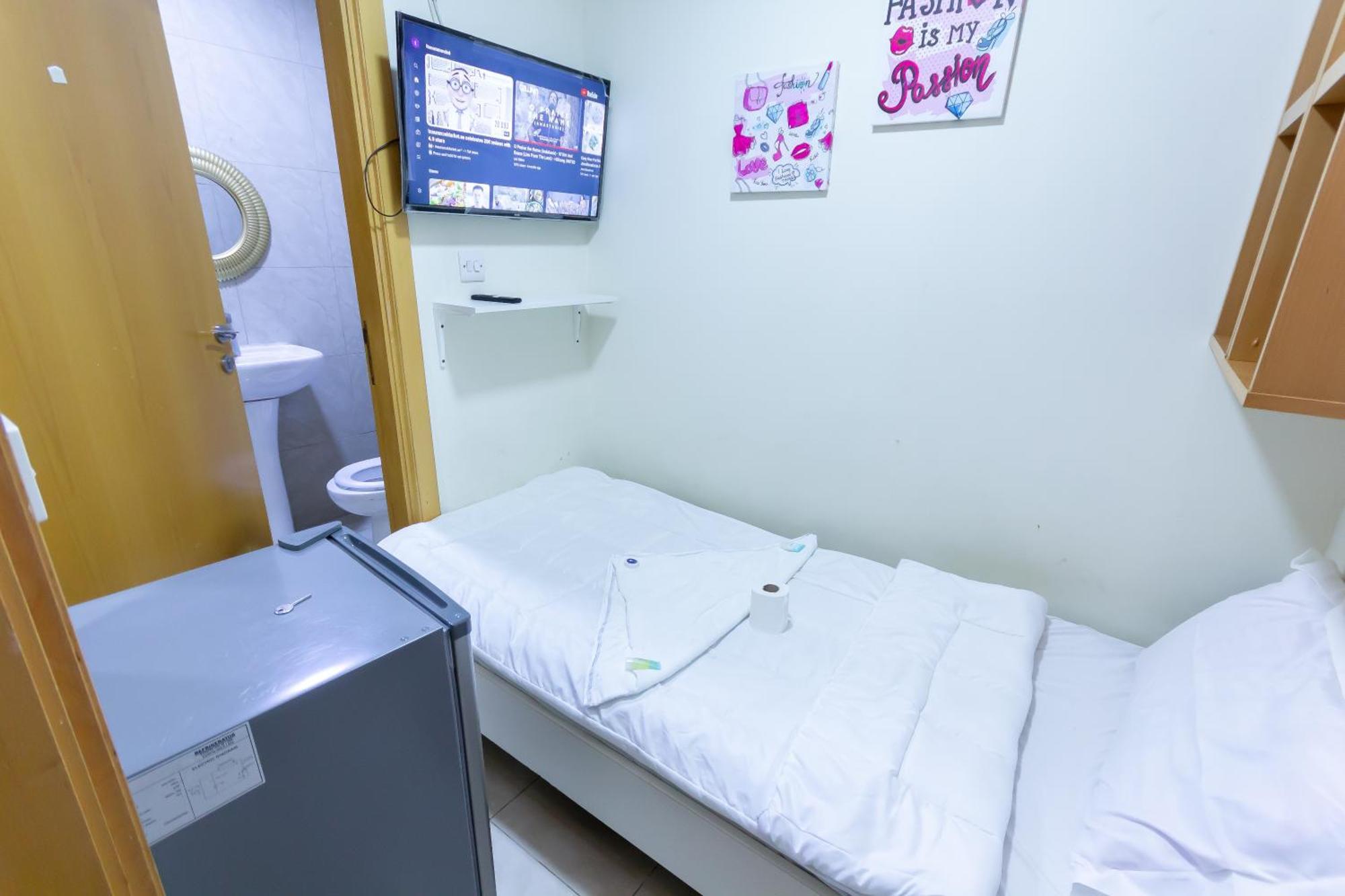 Budget With Private Bathroom For 'girls' Only In Dubai, Marina Dubai