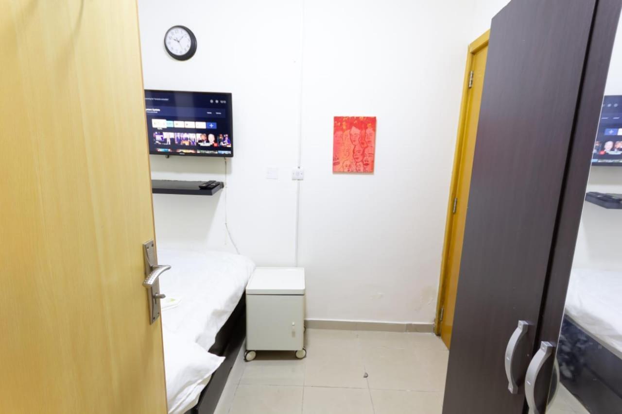 Budget With Private Bathroom For 'girls' Only In Dubai, Marina Apartment *