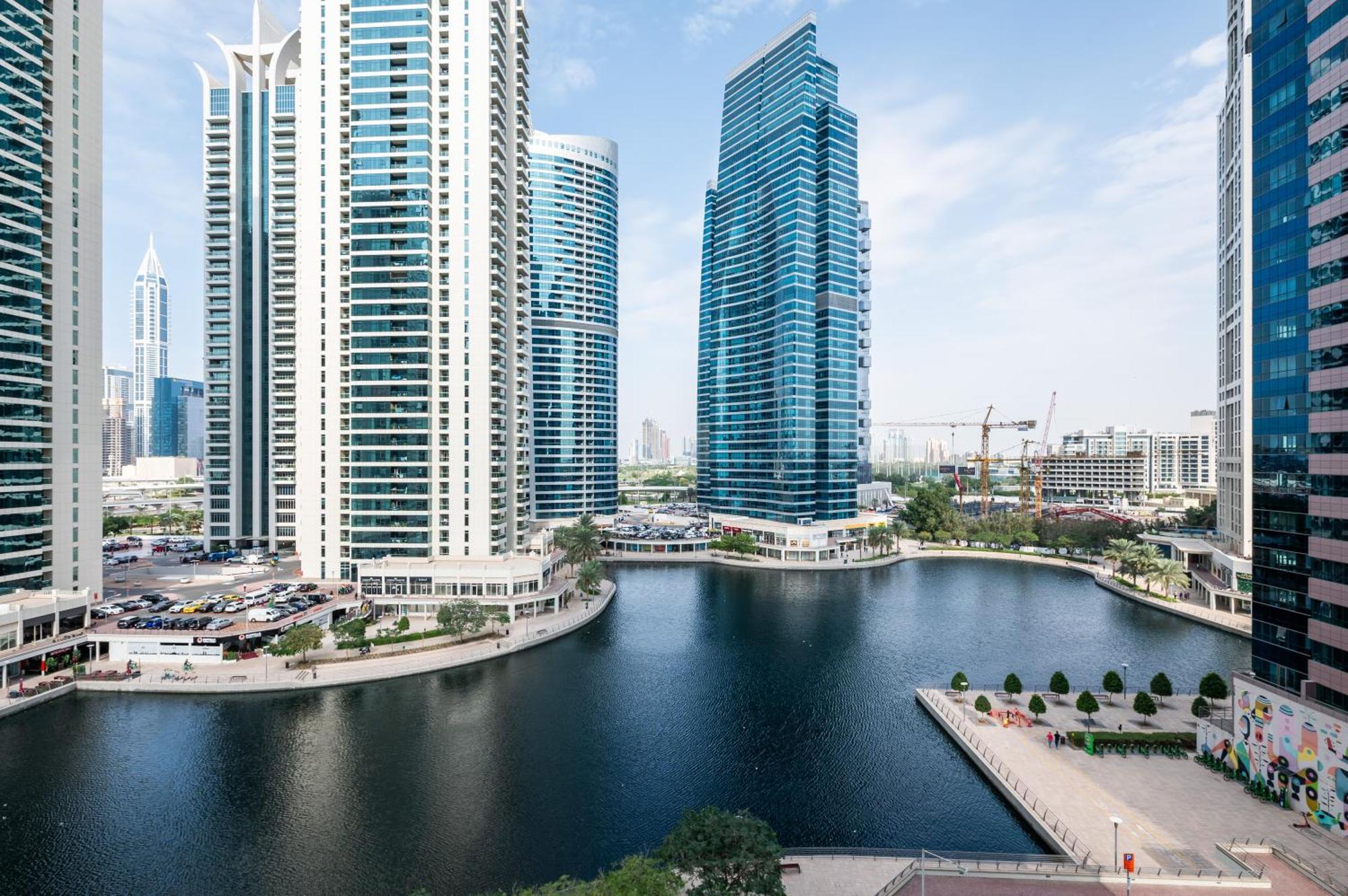 Upscale Full View In Goldcrest View Tower Dubái