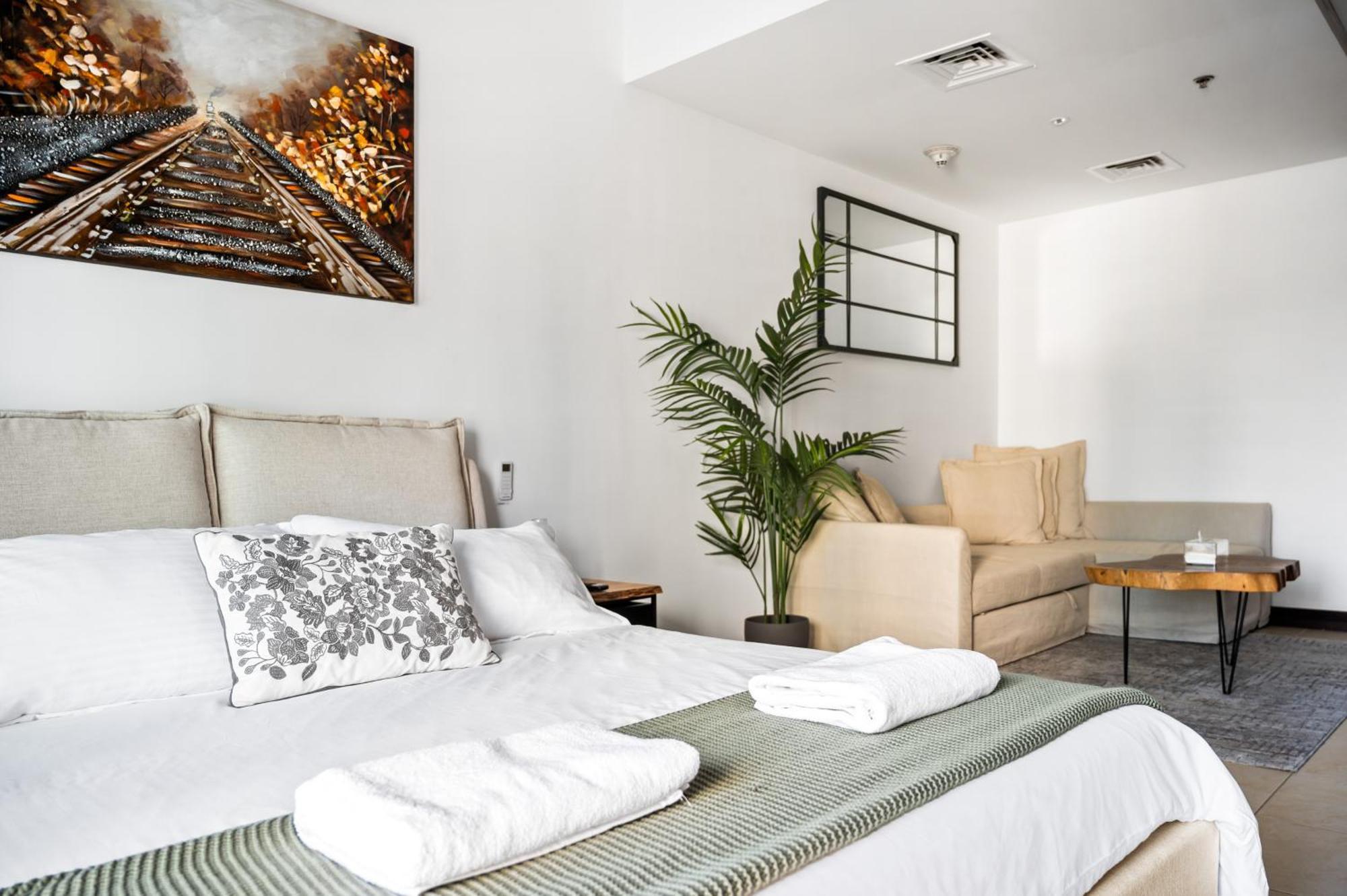 Upscale Full View In Goldcrest View Tower Apartamento
