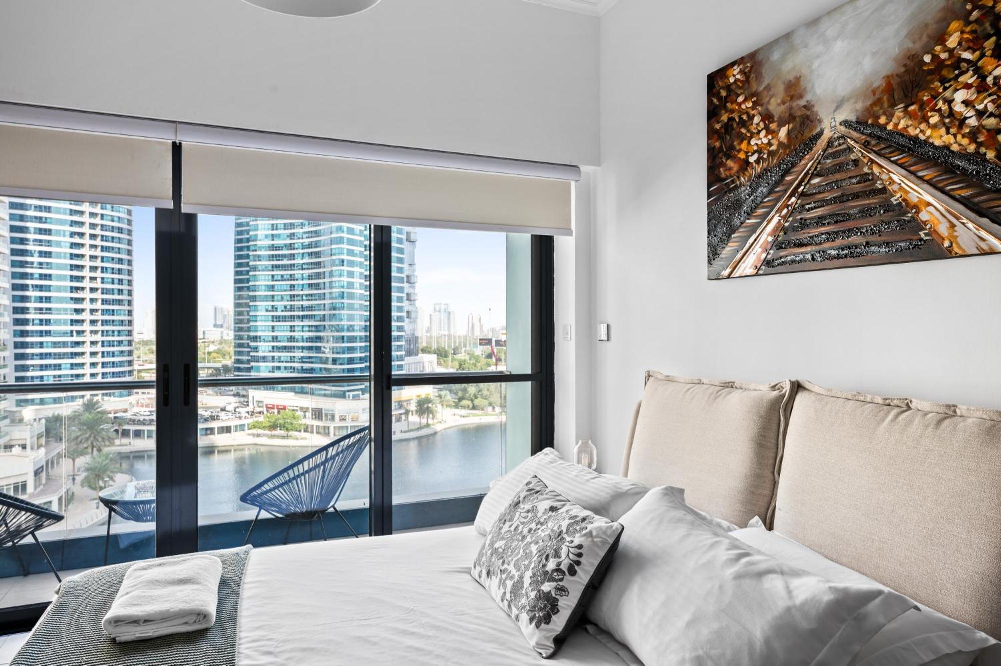Upscale Full View In Goldcrest View Tower Dubái