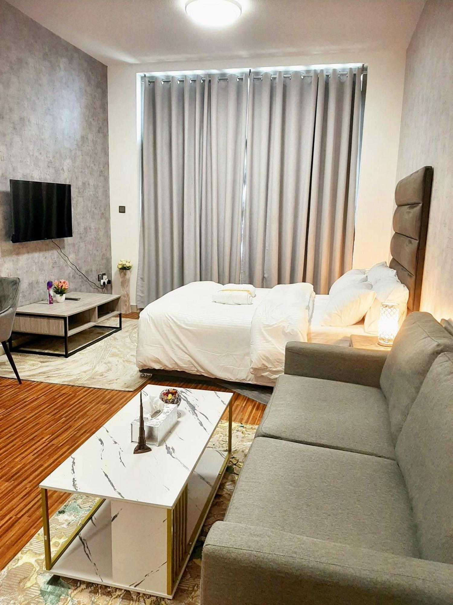 Lägenhet Cozy In Jumeirah Village Circle, Dubai. Dubai
