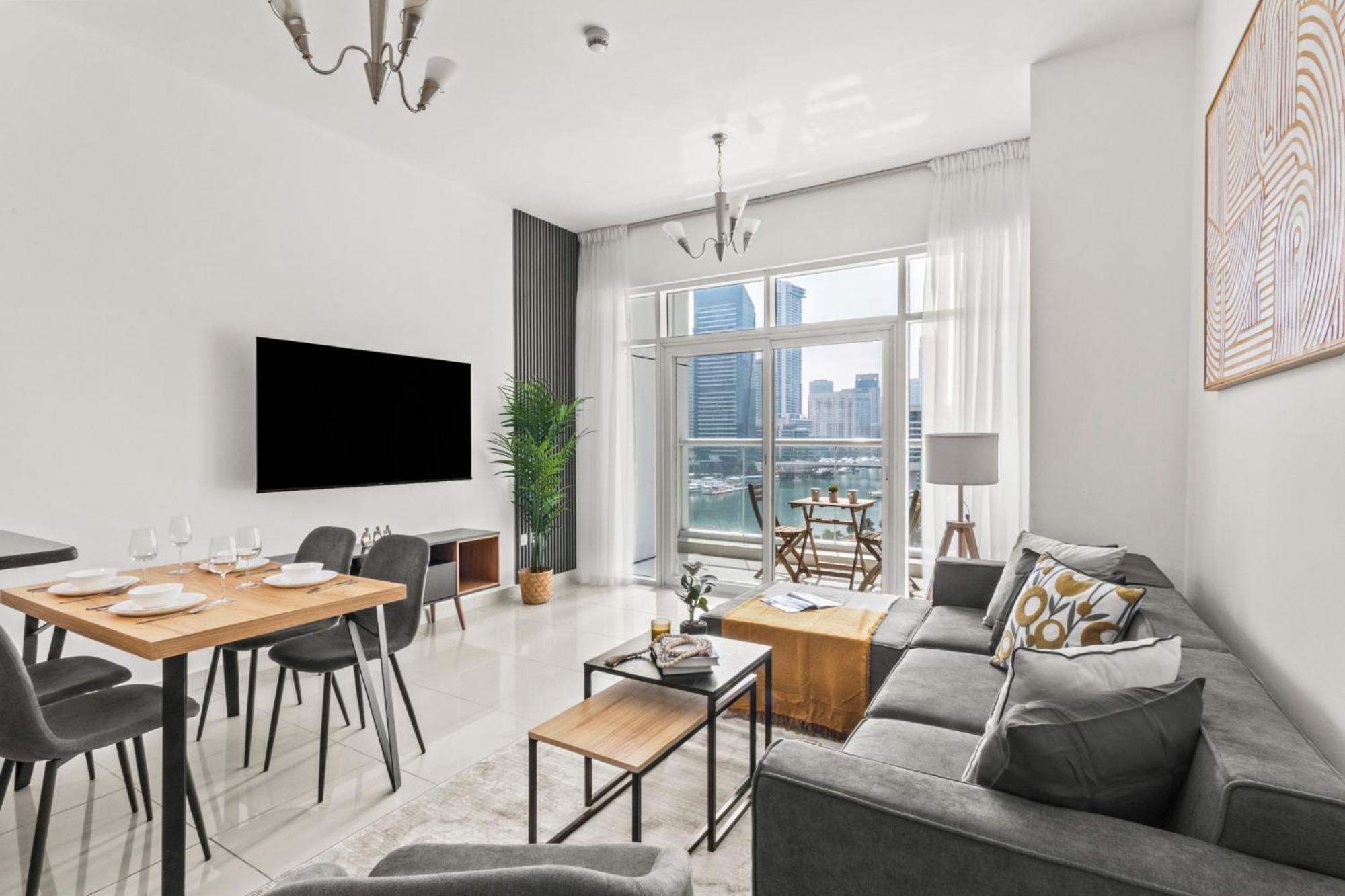 Lavish 2br With Charming Marina View
