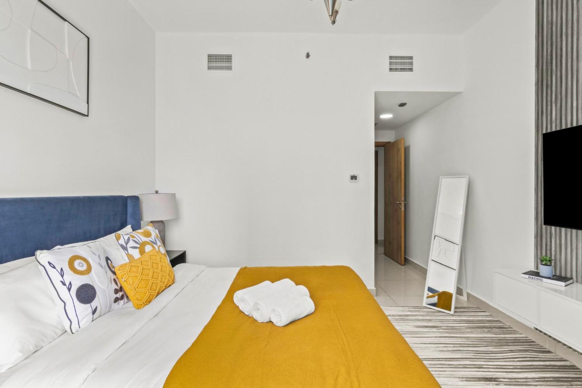 Lavish 2br With Charming Marina View Appartement