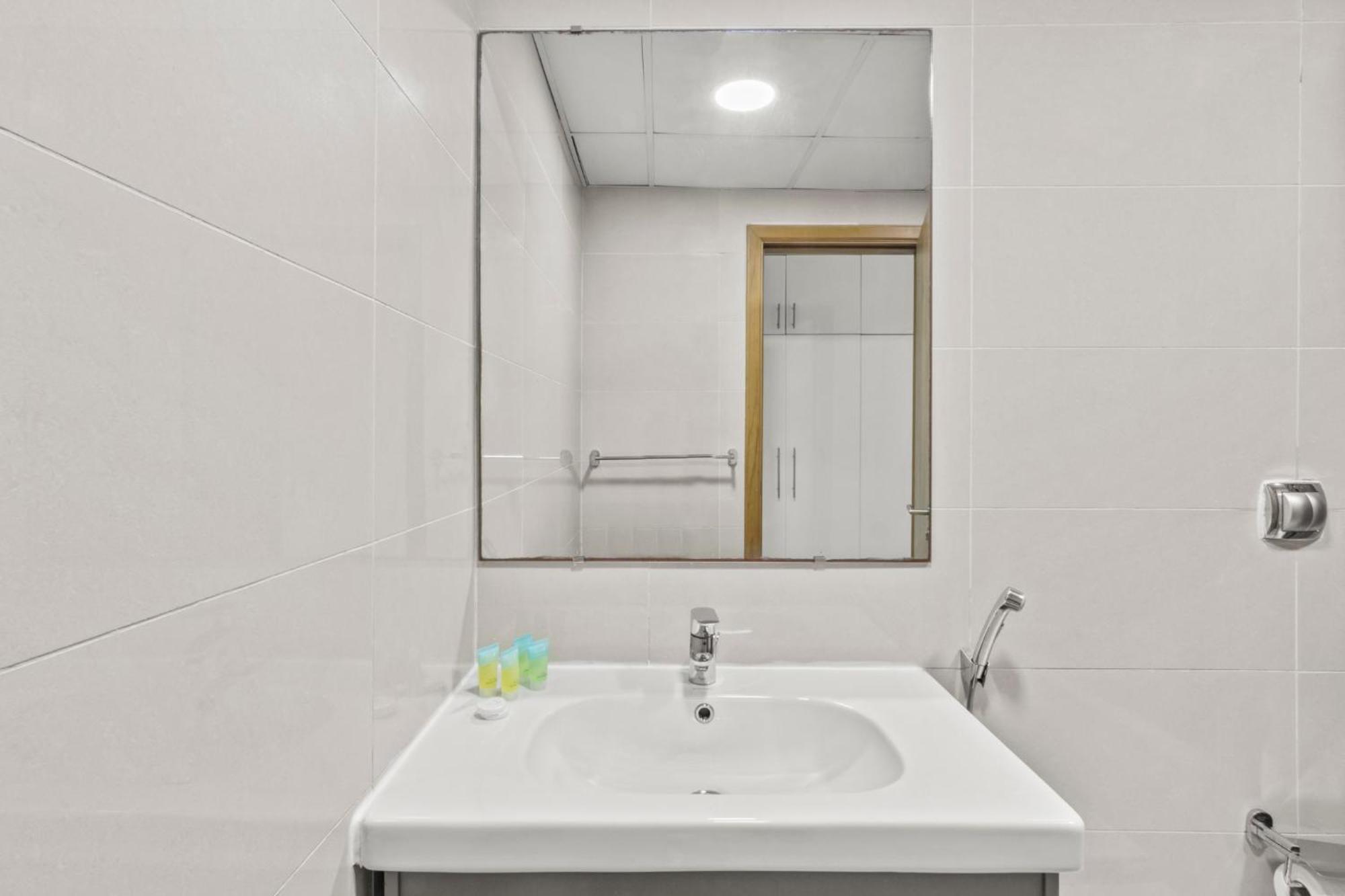 Lavish 2br With Charming Marina View *