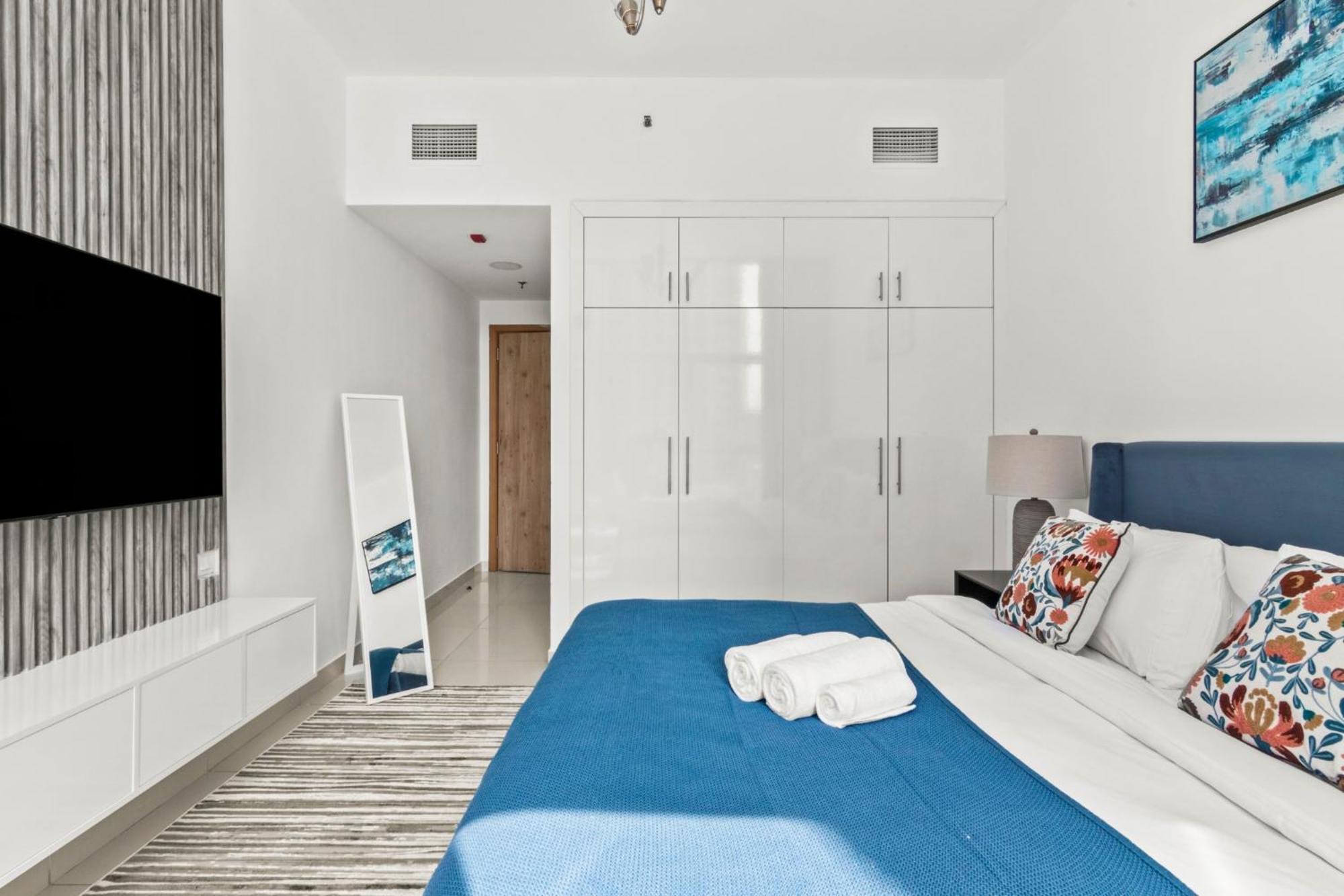 Lavish 2br With Charming Marina View *